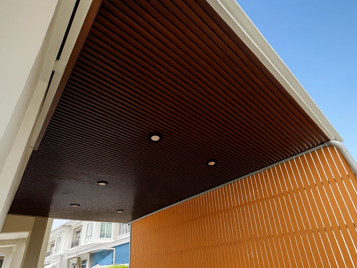 กันสาดและระแนงไม้