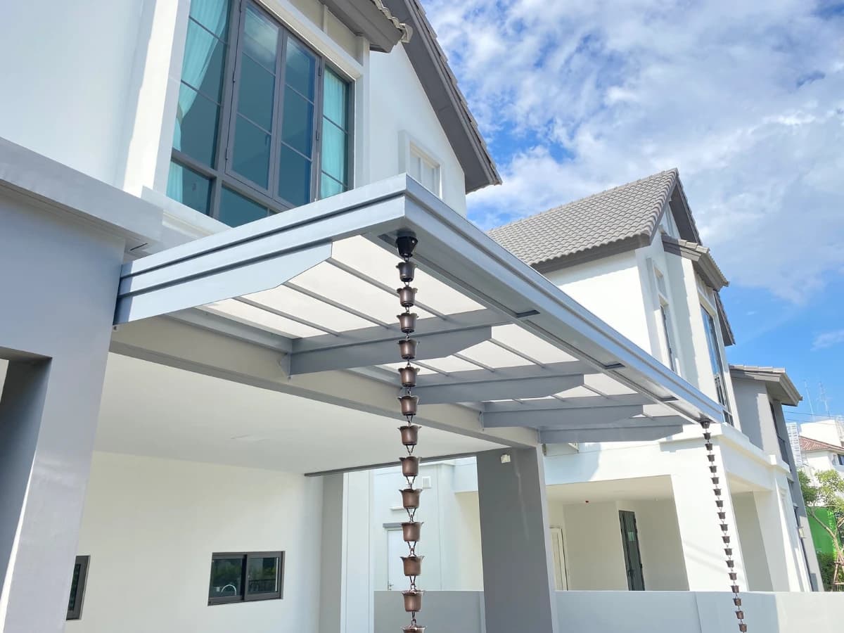 กันสาดโปร่งแสงกันฝน