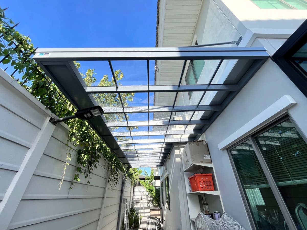 กันสาดโปร่งแสงโมเดิร์น