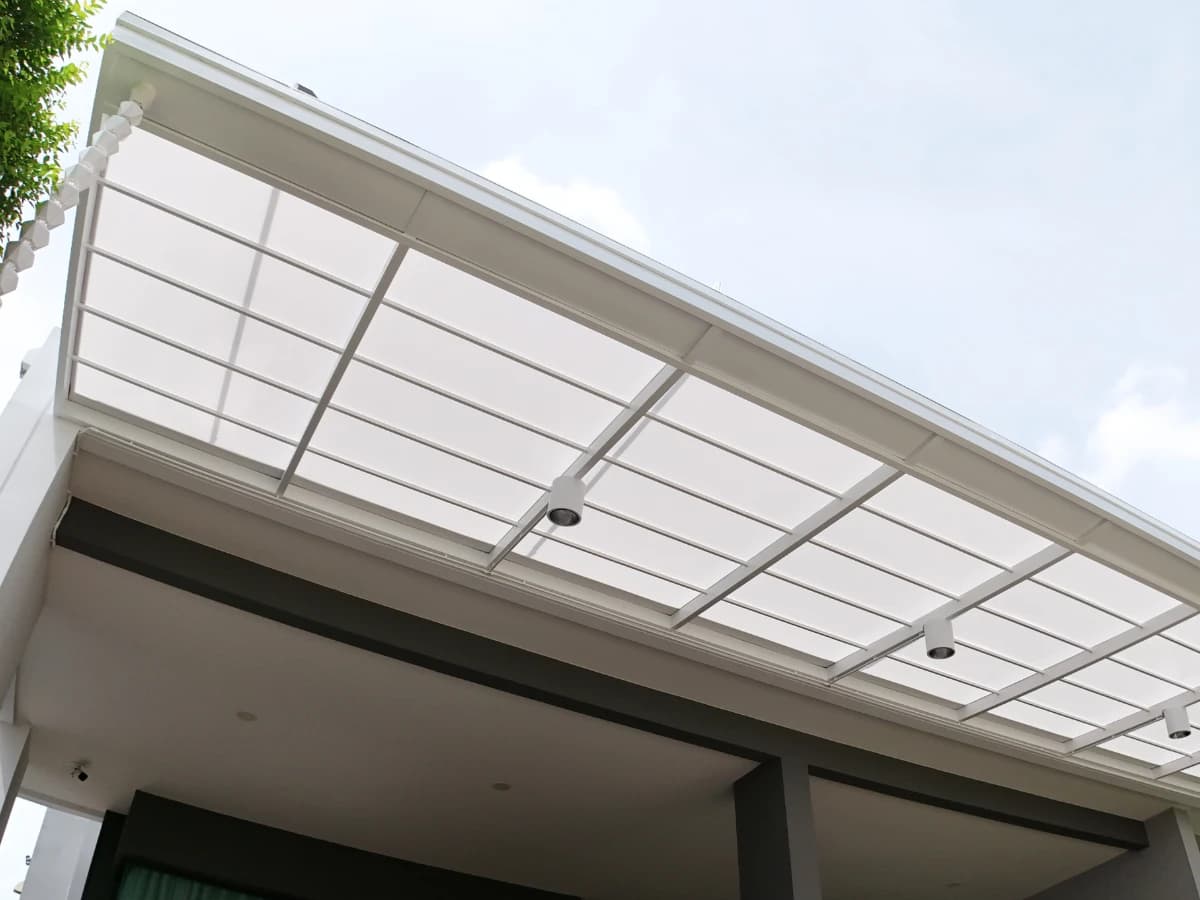 กันสาดโปร่งแสง