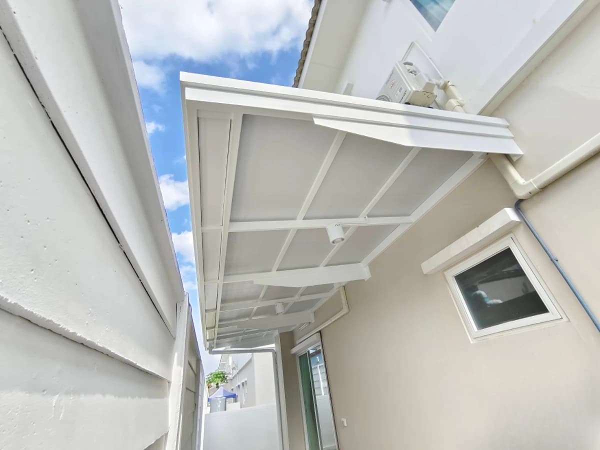 กันสาดไวนิลติดตั้งเร็ว